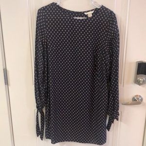 H&M Navy Dress Size 8. With Tie Sleeves. Great Condition. Worn once.